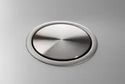 EVOline Port 3 Presa a scomparsa con messa a terra coperchio in acciaio inossidabile