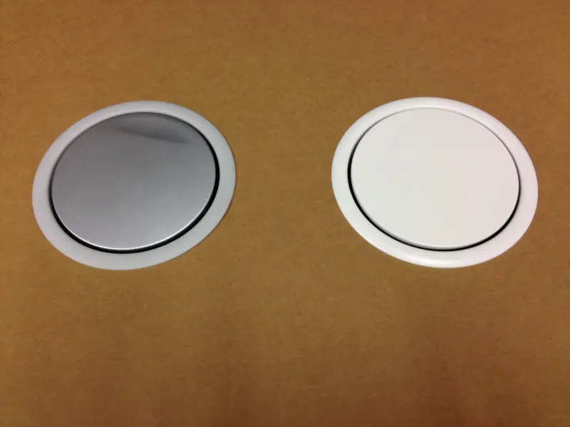 EVOline Port 3 Presa a scomparsa con messa a terra e coperchio bianco