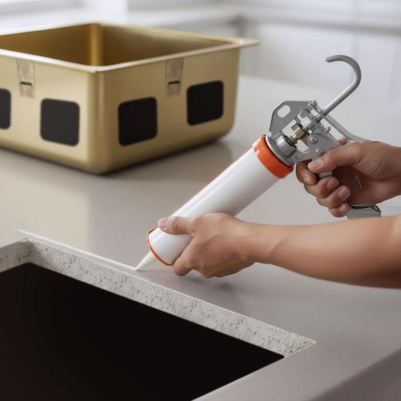 Adesivo siliconico privo di acidi per il montaggio sotto lavelli in acciaio  inossidabile