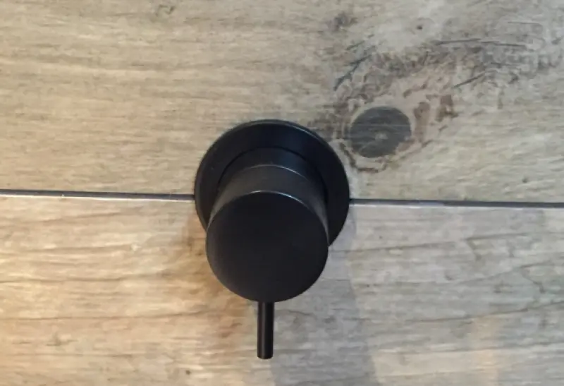 Waterevolution Flow Deviatore a 2 vie ad incasso nero opaco con rosetta rotonda T1482SPR