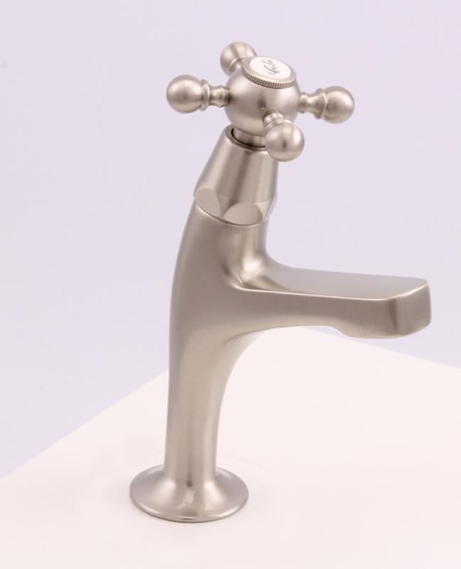 Rubinetto da lavabo classico PB con manopola a vite acqua fredda modello piccolo in acciaio inossidabile 1208855702.