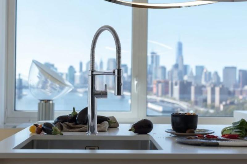 Franke Pescara Semi Pro L Miscelatore da cucina con beccuccio flessibile cromato 115.0393.975