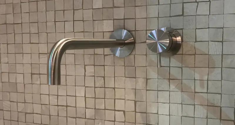 Waterevolution Flow rubinetto lavabo da incasso interamente in acciaio inox T116BIEV2 con bocca 25 cm