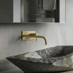 Rubinetto da incasso per lavabo Waterevolution Flow con placca di copertura in ottone spazzolato con bocca di erogazione da 25 cm T1161LE-25