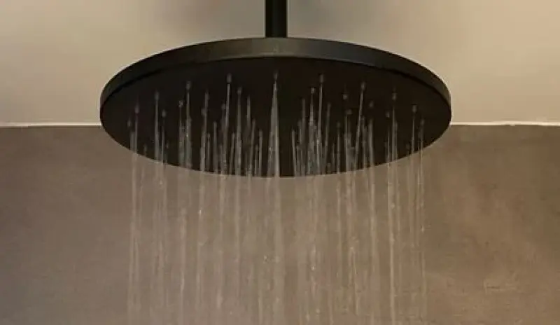 Doccia a soffitto Eco Air con risparmio idrico SB Rubinetterie, testa doccia da 30 cm in metallo nero opaco 1208946745.