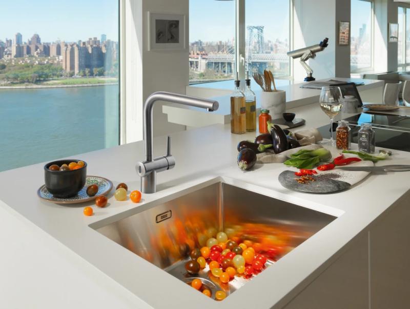 Franke Rubinetto da cucina in acciaio inossidabile massiccio con sensore Atlas Neo beccuccio girevole in acciaio inossidabile 115.0625.489