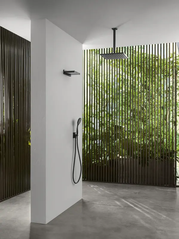 Doccia a soffitto Eco Air con risparmio idrico quadrata in cromo 25x25cm 1208955530 by SB Rubinetterie.