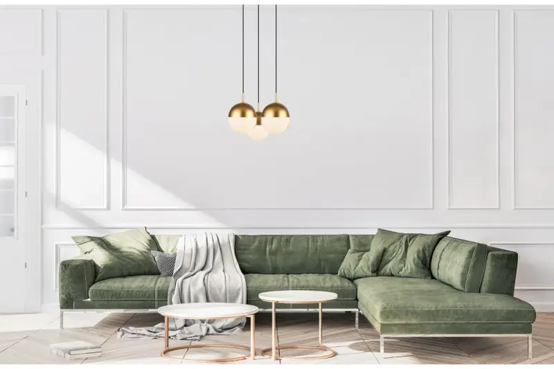 Decor Abies è una lampada a sospensione moderna in ottone dorato con un paralume in metallo rotondo.