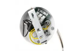 Decor Etore applique da parete bianca con braccio in metallo, diametro di 11 cm, del 1952.