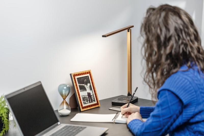 Decor Lampada da scrivania Bressi 8W 450lm AC220-240V 3-CCT Ricarica wireless USB PF>0 5 RA>80 Nero / Oro 1208962479