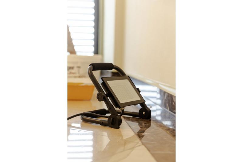 NELI Proiettore Portatile, LED, 30W, 2700lm, 6400K, AC220-240V, IP65, cavo 1.5m