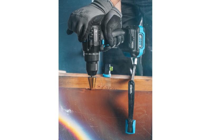 HÖGERT Brushless set di cacciaviti a batteria, 18V, con portabit, magazzino per bit, caricabatterie e batteria.