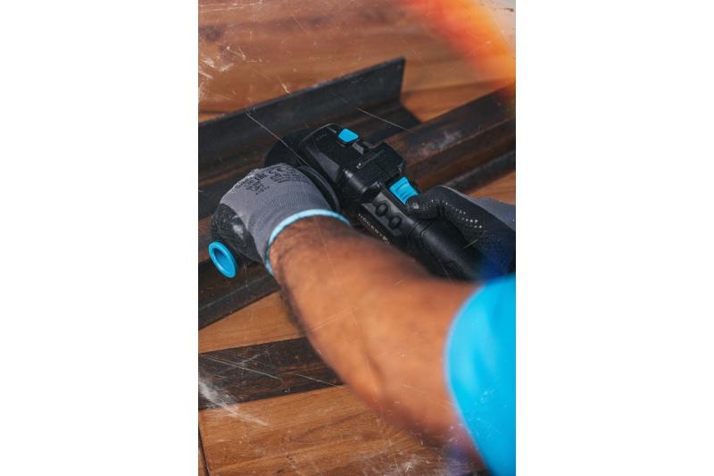 HÖGERT Smerigliatrice angolare senza fili con interruttore a paddle, 125MM, 18V, set con batteria, caricatore, accessori.