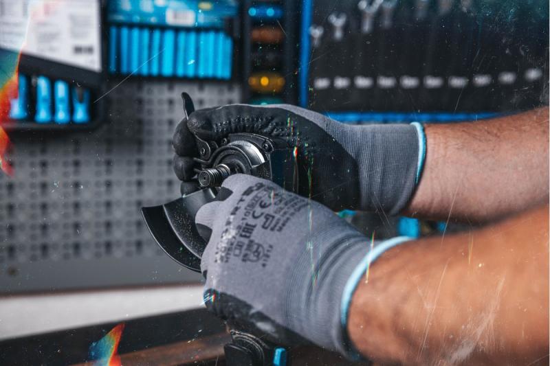 HÖGERT Smerigliatrice angolare senza fili con interruttore a paddle, 125MM, 18V - Set (batteria, caricatore, accessori)