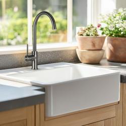 Ausmann Ceramic Panor Shade Lavello Butler in ceramica bianca - Sottopiano e intercapedine 630 x 597 mm con foro per rubinetto e tappo nero opaco 1208970554