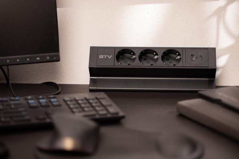 Presa per mobili BASCO, 3xSHUKO, USB A+C, cavo 1,5 m, nero