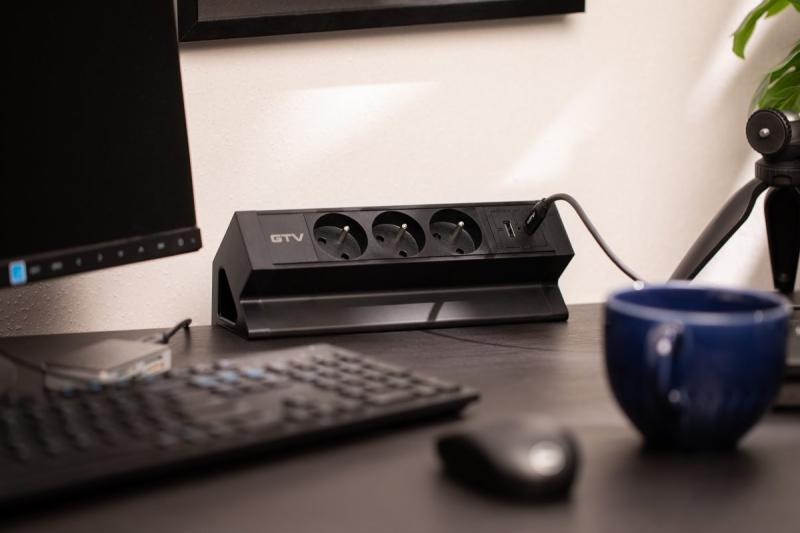 Presa per mobili Basco, 3 prese con messa a terra, USB A+C, cavo da 1,5m, nero con montaggio