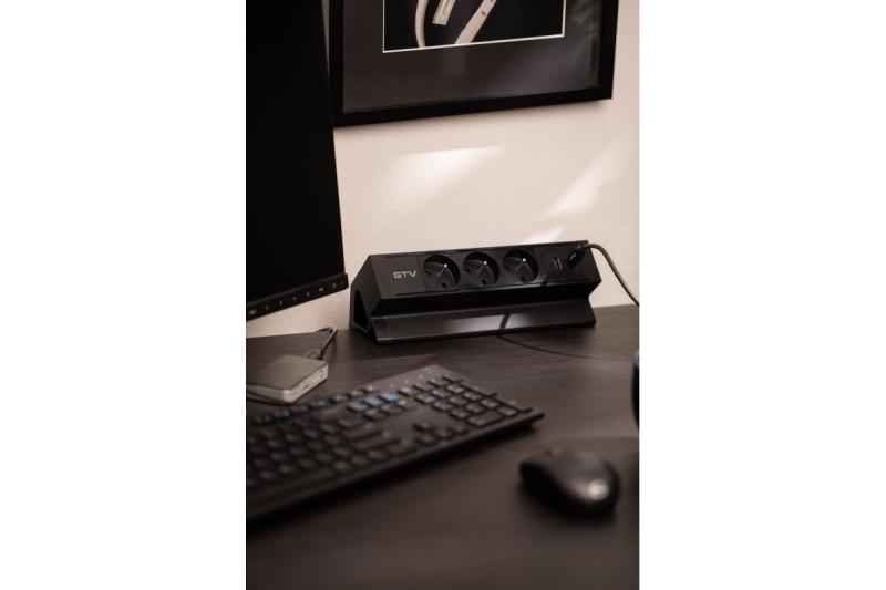 Presa per mobili Basco, 3 prese con messa a terra, USB A+C, cavo da 1,5m, nero con montaggio