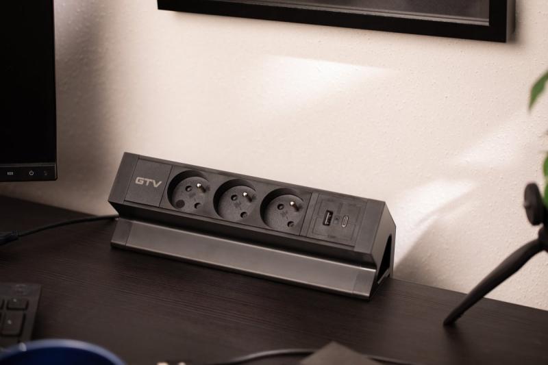 Presa per mobili Basco, 3 prese con messa a terra, USB A+C, cavo da 1,5m, nero con montaggio