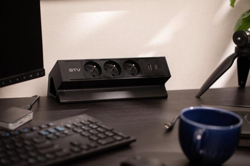 Presa per mobili Basco, 3 prese con messa a terra, USB A+C, cavo da 1,5m, nero con montaggio